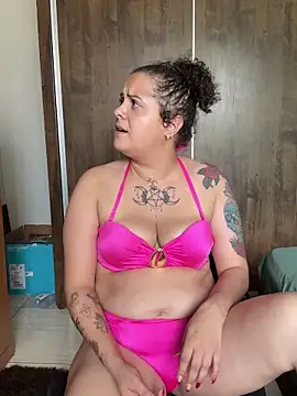 Hotbucet online show from January 28, 6:39 pm