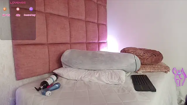 mariablonde  online show from March 12, 11:12 pm