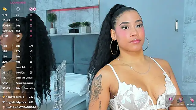 Salome Diaz  online show from February 24, 7:30 pm