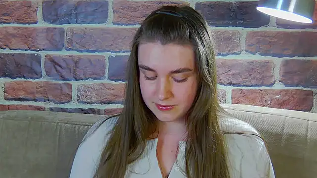 Sofia Hugs online show from April 19, 6:10 pm