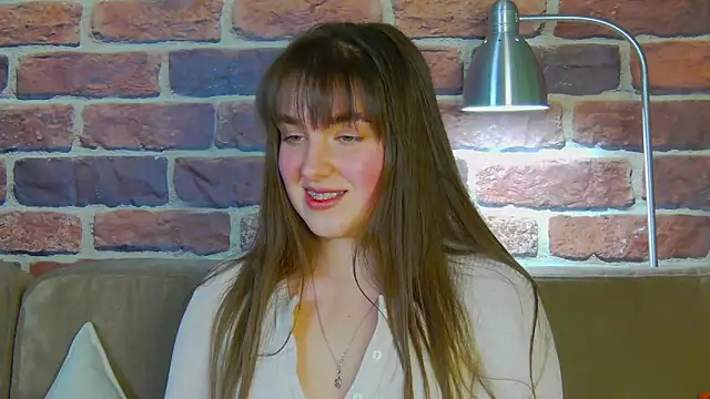 Sofia Hugs online show from February 6, 7:10 pm