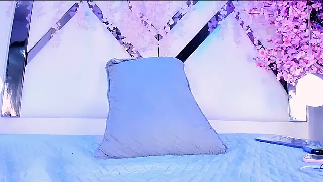 Michellespencer online show from April 17, 11:18 pm