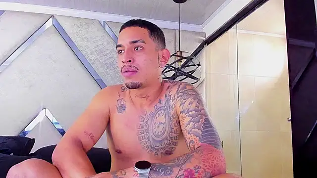 Snapshot of Damian09_ chatting on October 27, 3:46 pm Damian09 online show from October 27, 3:46 pm