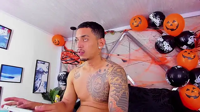 Snapshot of Damian09_ chatting on November 2, 4:06 am Damian09 online show from November 2, 4:06 am