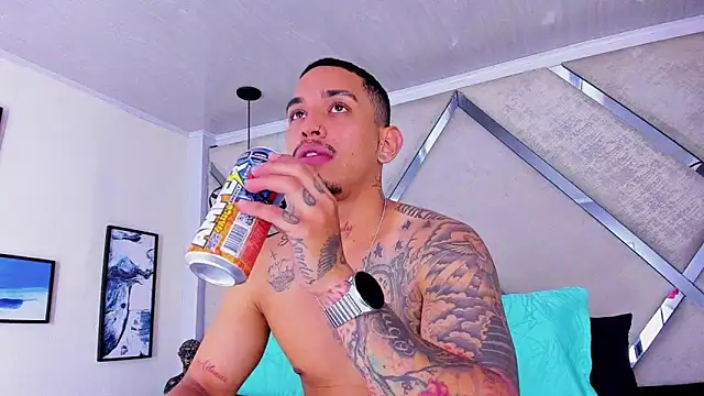 Snapshot of Damian09_ chatting on November 16, 9:19 pm Damian09 online show from November 16, 9:19 pm