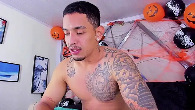 Snapshot of Damian09_ chatting on November 3, 3:34 am Damian09 online show from November 3, 3:34 am