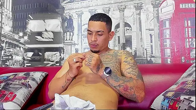 Snapshot of Damian09_ chatting on December 3, 2:23 am Damian09 online show from December 3, 2:23 am