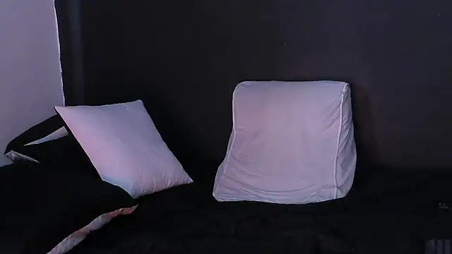 Dylanwhite23  online show from October 5, 8:32 pm