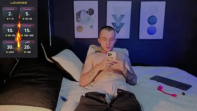 Dylanwhite23  online show from February 19, 3:47 am