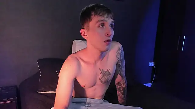 Dylanwhite23  online show from September 14, 9:04 pm