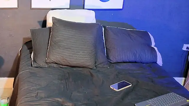 Dylanwhite23  online show from April 8, 9:00 am