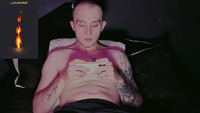 Dylanwhite23  online show from January 31, 9:46 pm