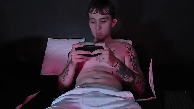 Dylanwhite23  online show from November 26, 9:15 pm