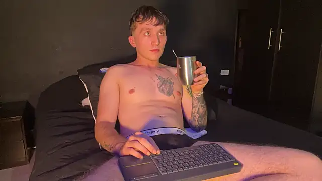 Dylanwhite23  online show from January 15, 6:17 am