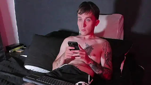 Dylanwhite23  online show from September 25, 12:05 am