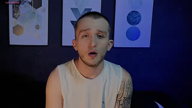 Dylanwhite23  online show from February 24, 11:38 pm