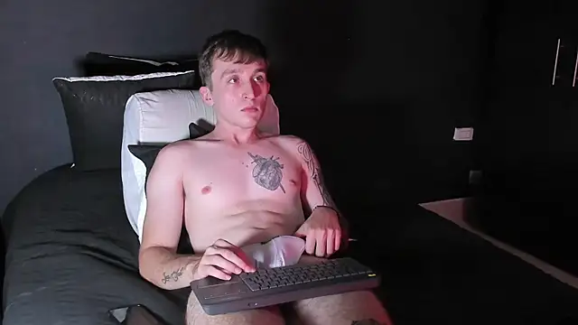 Dylanwhite23  online show from September 11, 9:59 pm