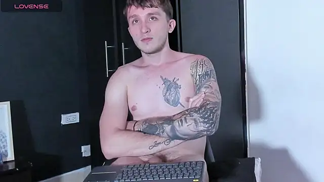 Dylanwhite23  online show from December 16, 5:11 am