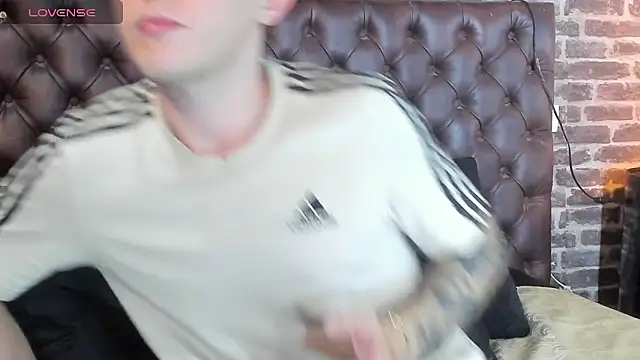 Dylanwhite23  online show from January 17, 3:43 am