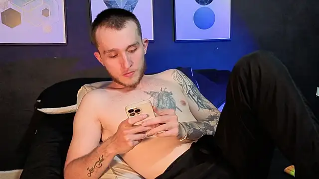 Dylanwhite23  online show from March 13, 3:22 am