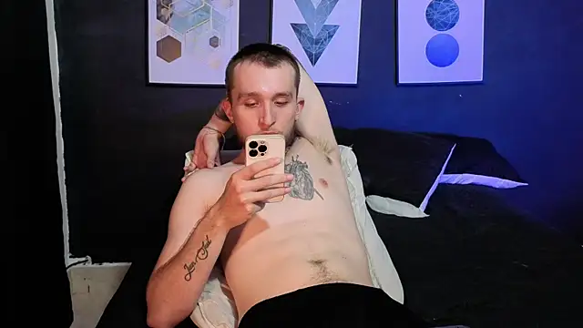 Dylanwhite23  online show from March 17, 10:24 pm