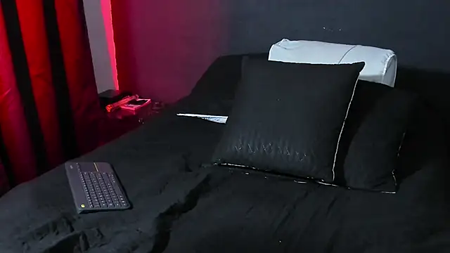 Dylanwhite23  online show from September 26, 9:43 pm