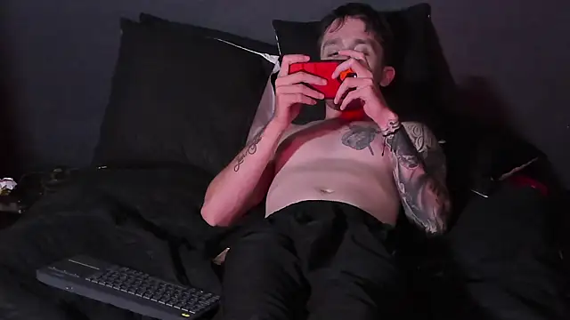 Dylanwhite23  online show from September 28, 7:15 am