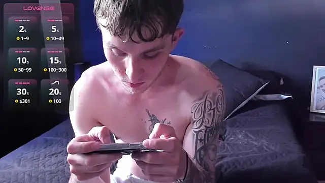 Dylanwhite23  online show from December 14, 7:08 pm