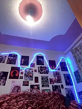 Snapshot of naughtybitches5 chatting on December 8, 3:02 pm naughtybitches5 online show from December 8, 3:02 pm