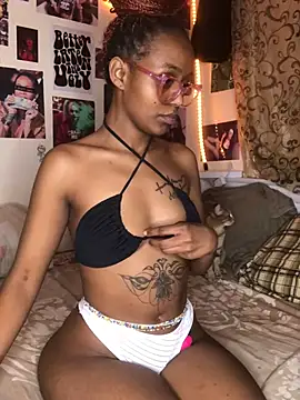 Snapshot of naughtybitches5 chatting on January 11, 7:16 pm naughtybitches5 online show from January 11, 7:16 pm