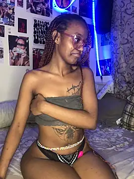 Snapshot of naughtybitches5 chatting on January 12, 4:29 pm naughtybitches5 online show from January 12, 4:29 pm