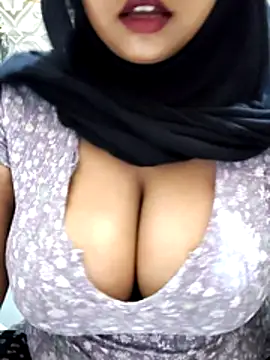Snapshot of Indian-Nazia chatting on July 8, 6:52 pm Indian-Nazia online show from July 8, 6:52 pm