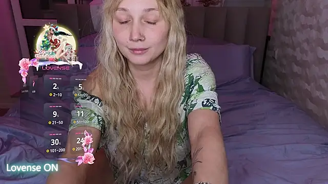 Snapshot of GoodGirl0024 chatting on February 19, 8:20 pm GoodGirl0024 online show from February 19, 8:20 pm