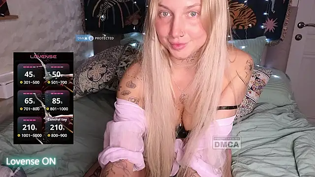 GoodGirl0024 online show from March 21, 8:24 pm