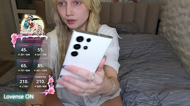 Snapshot of GoodGirl0024 chatting on February 6, 8:34 pm GoodGirl0024 online show from February 6, 8:34 pm