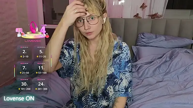 Snapshot of GoodGirl0024 chatting on February 24, 7:52 pm GoodGirl0024 online show from February 24, 7:52 pm