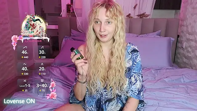 Snapshot of GoodGirl0024 chatting on February 23, 7:49 pm GoodGirl0024 online show from February 23, 7:49 pm