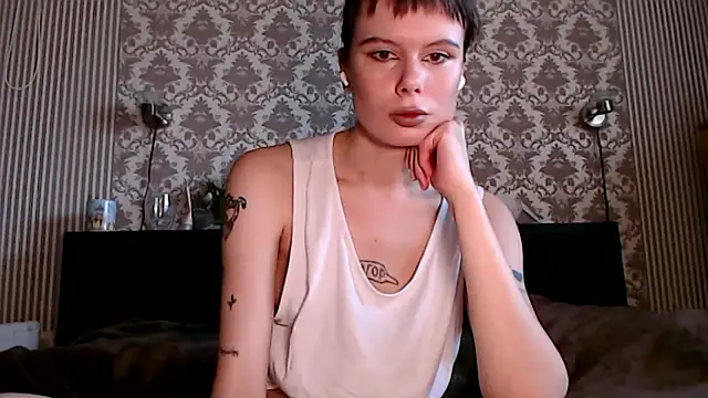 Vienaxtexasxparis online show from October 17, 11:01 am