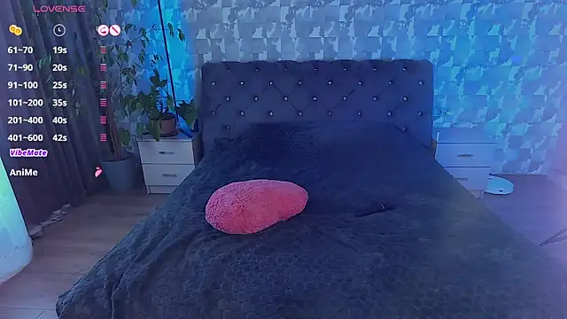 Snapshot of SuzannaWild chatting on January 18, 11:21 am SuzannaWild online show from January 18, 11:21 am