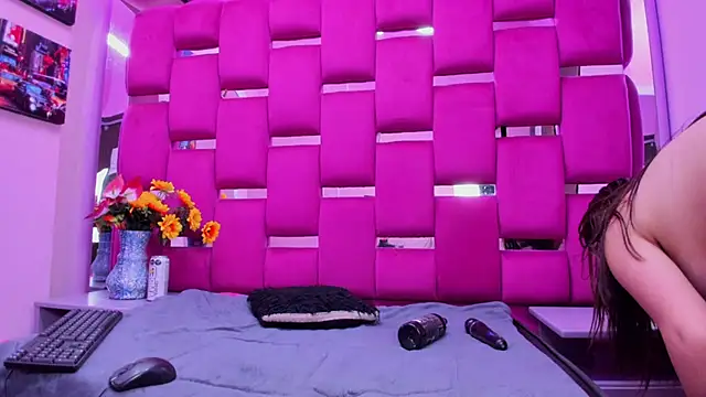 Snapshot of Lya_Anal chatting on November 29, 11:27 pm Lya Anal online show from November 29, 11:27 pm