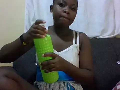 Snapshot of Sweetcecie01 chatting on July 18, 11:35 pm Sweetcecie01 online show from July 18, 11:35 pm