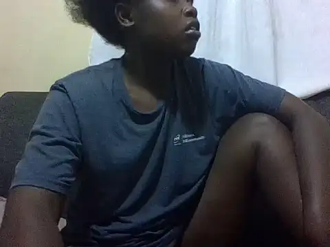 Snapshot of Sweetcecie01 chatting on April 29, 8:04 pm Sweetcecie01 online show from April 29, 8:04 pm