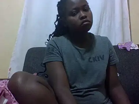 Snapshot of Sweetcecie01 chatting on June 1, 9:36 pm Sweetcecie01 online show from June 1, 9:36 pm