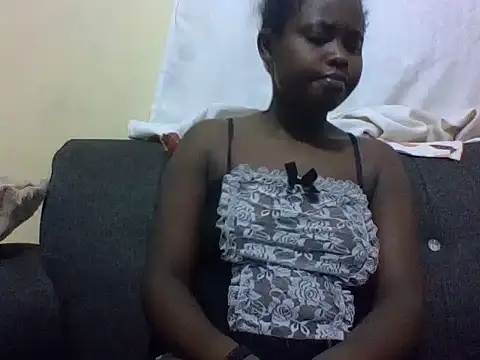 Snapshot of Sweetcecie01 chatting on May 2, 8:14 pm Sweetcecie01 online show from May 2, 8:14 pm