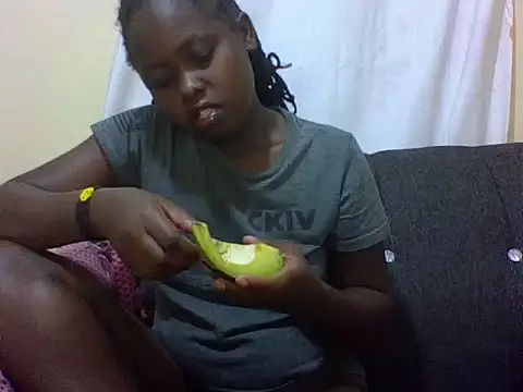 Snapshot of Sweetcecie01 chatting on May 25, 9:57 pm Sweetcecie01 online show from May 25, 9:57 pm