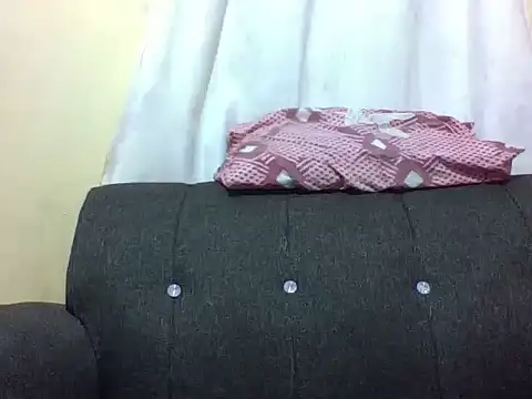Snapshot of Sweetcecie01 chatting on July 15, 10:17 pm Sweetcecie01 online show from July 15, 10:17 pm
