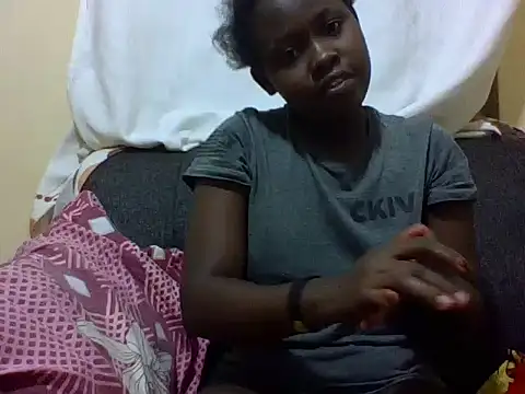 Snapshot of Sweetcecie01 chatting on May 3, 8:01 pm Sweetcecie01 online show from May 3, 8:01 pm