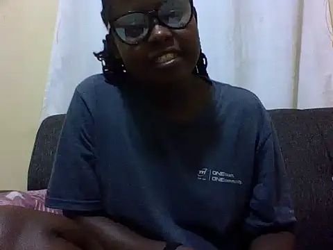 Snapshot of Sweetcecie01 chatting on May 14, 8:39 pm Sweetcecie01 online show from May 14, 8:39 pm