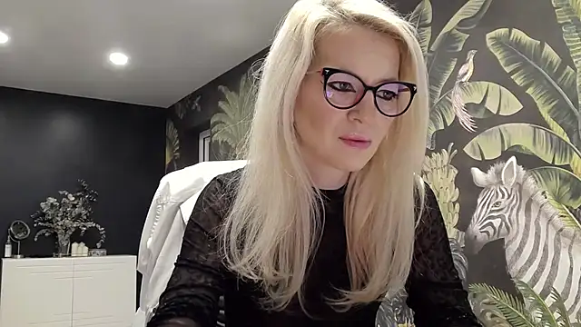 Snapshot of carla88 chatting on February 4, 8:35 am carla88 online show from February 4, 8:35 am