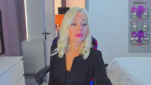 Snapshot of Miya_Kisss chatting on October 25, 9:08 am Miya Kisss online show from October 25, 9:08 am